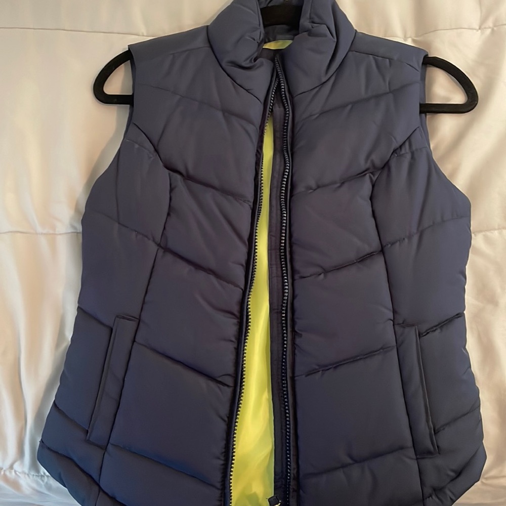 Women sleeveless vest